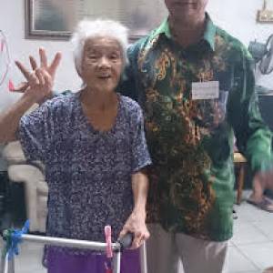 eye_camp_old_folks_2.jpg